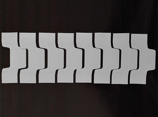 Cigarette label lining cutter